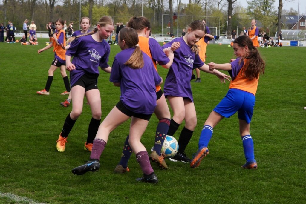Geslaagd schoolvoetbaltoernooi dd 15 april 2026
